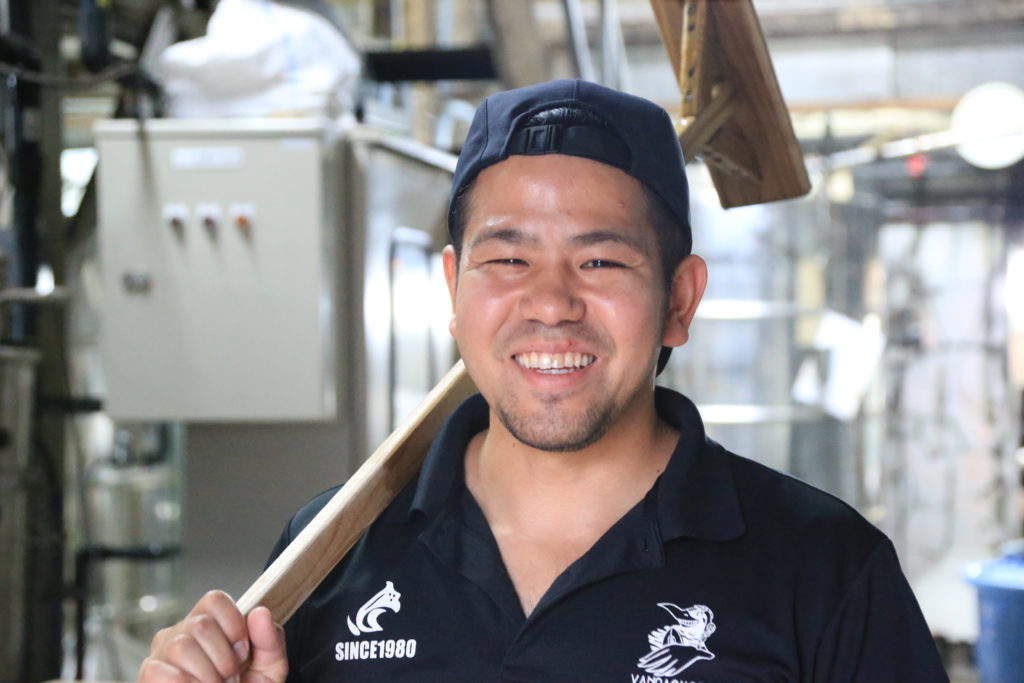 伊是名酒造　醸造家　仲田詢弥氏